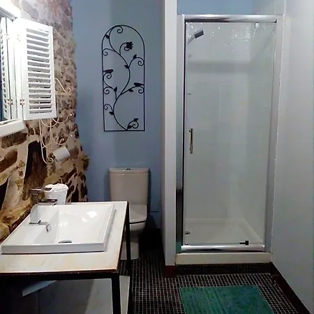 Aux Rosiers Bed & Breakfast 3*