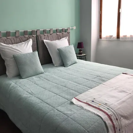 Bed & Breakfast Aux Rosiers 2*